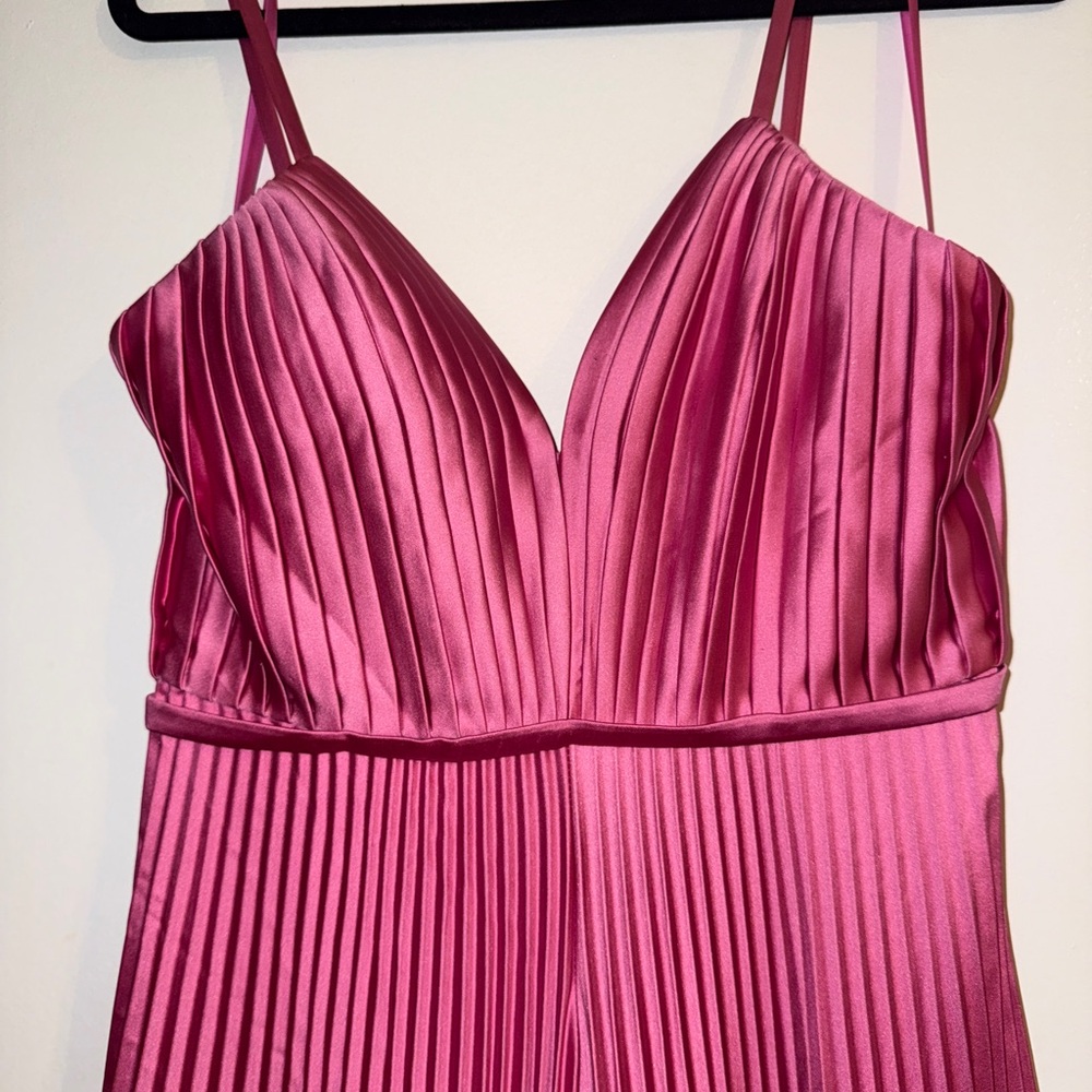 MAC DUGGAL Pink Pleated Plunge Neck Wide Leg Jumpsuit SIZE: 4 - Picture 6 of 10
